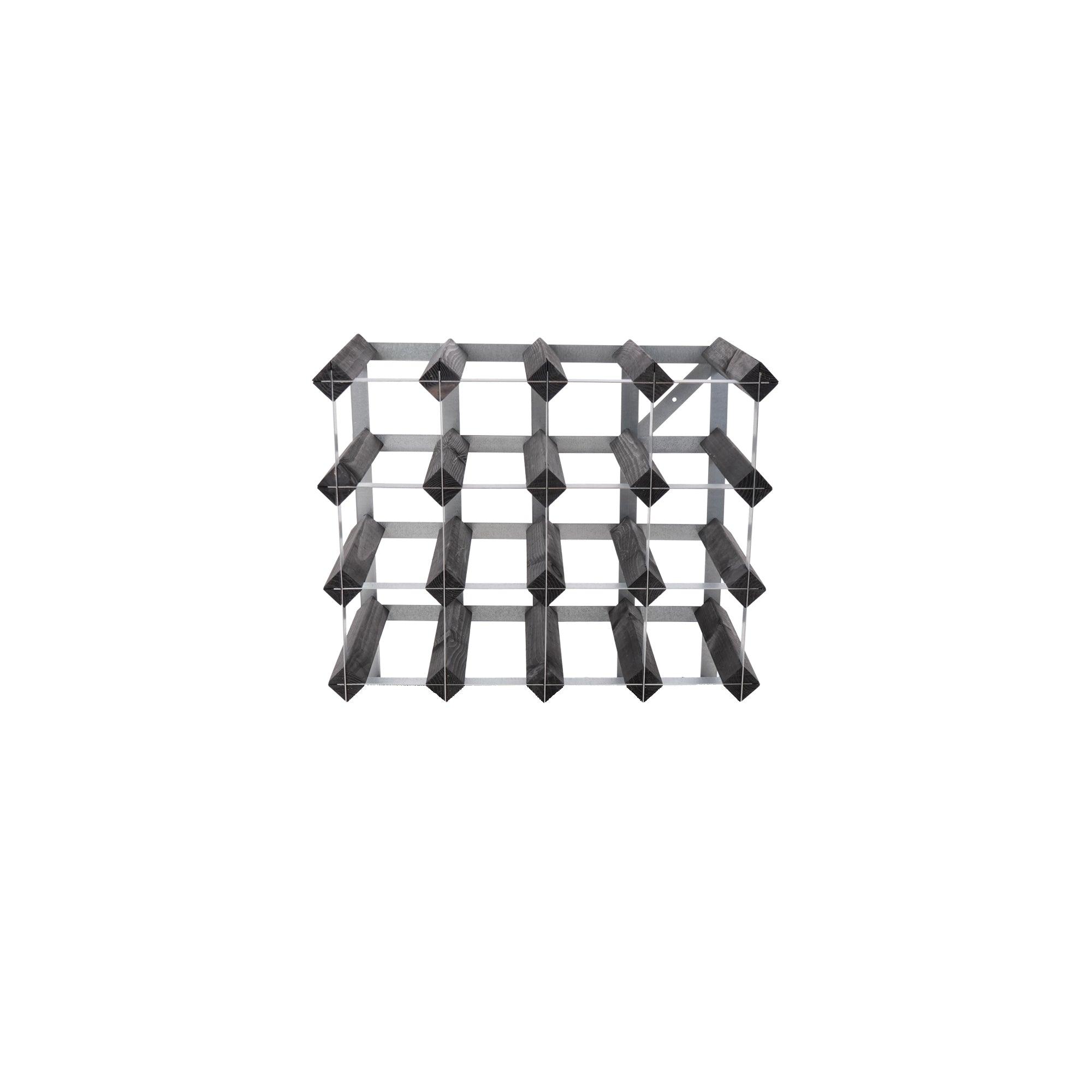 Tom 16 flaskers vinreol i sort ask, som står færdigsamlet på jorden.