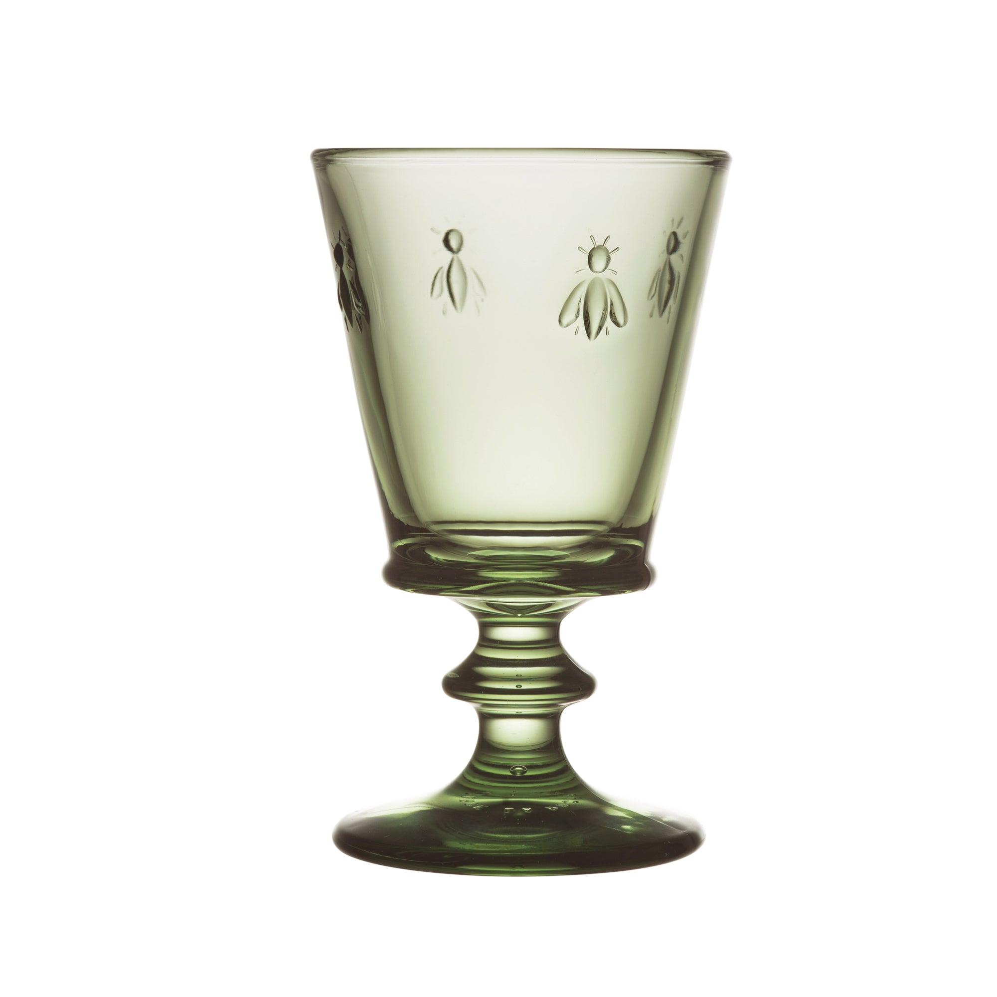 Vinglas Abeille i farven olivengrøn med en højde på 14 cm og en diameter på 8,25 cm og kan rumme 24 cl.