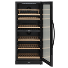 Et åbent vinkøleskab forfra fra Scandomestic i modellen SV104. Den har plads til 90 flasker og har 2 zoner