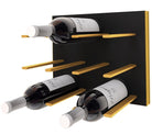 STACT Pro C-type vinreol i sort og guld med kork ud design, der holder vinflasker vandret for optimal opbevaring og nem adgang. Ideel til en moderne og stilfuld vinopbevaring i hjemmet.