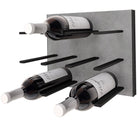 STACT Pro C-type vinreol beton og sort med kork ud design, der holder vinflasker vandret for optimal opbevaring og nem adgang. Ideel til en moderne og stilfuld vinopbevaring i hjemmet.