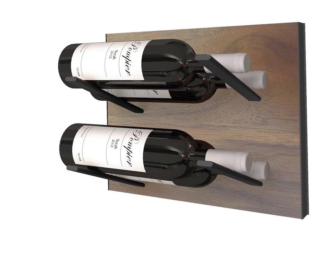 STACT Pro L-type vinreol i sort & valnød med label ud design, der fremviser flaskernes etiketter tydeligt. Perfekt til præsentation og sikker opbevaring af dine vinflasker.
